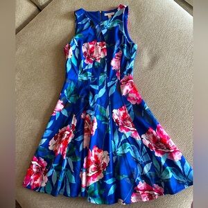 Great Condition and quality Dress Barn size 4 floral dress. Vibrant fit & flare.